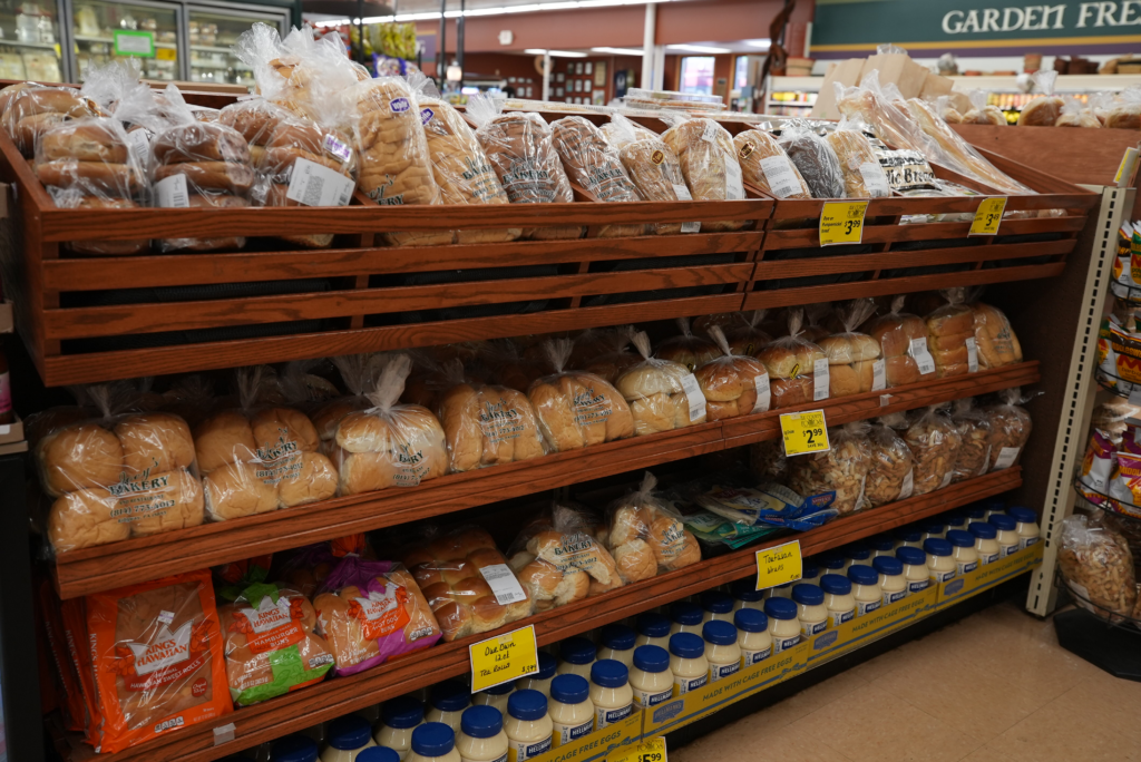 image of packaged bread shelves